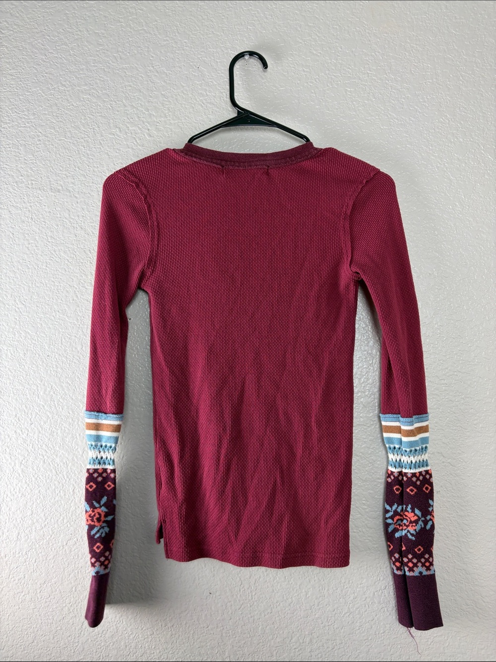 We The Free burgundy v-neck Sweater shirt XS - Picture 3 of 6